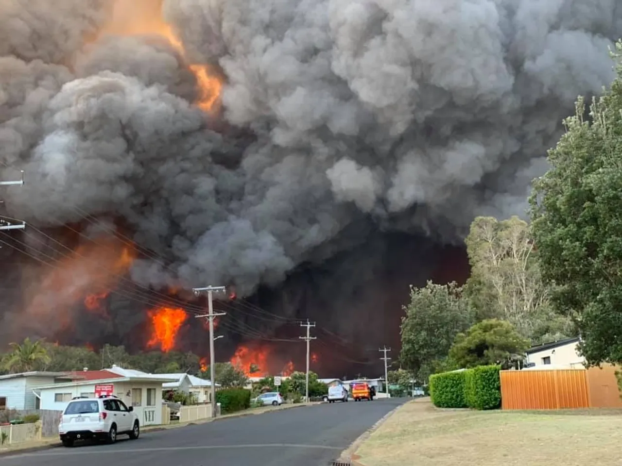 Australia: Thousands were told to evacuate Victoria state over fast spreading forest fire