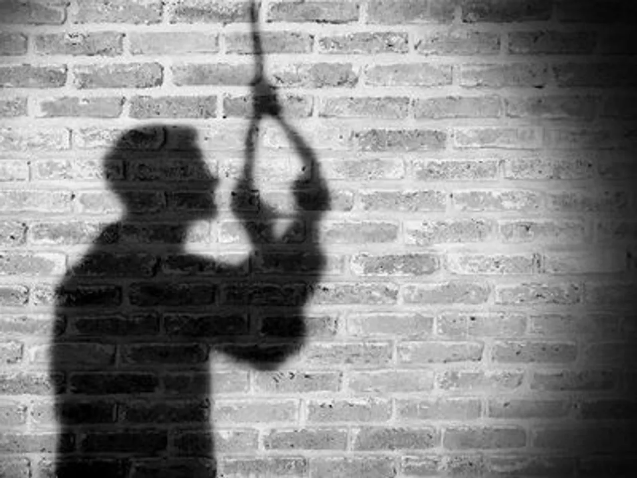 Stage dancer committed suicide for unknown reasons in Vadodara