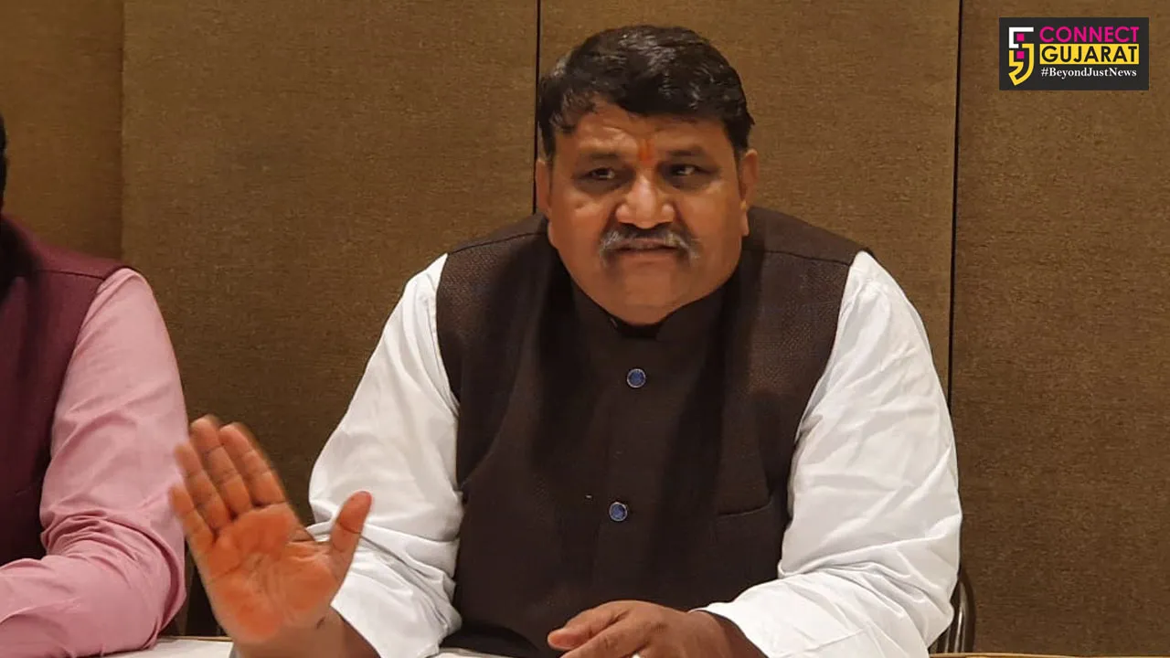 Shyam Sundar Paliwal interact with students of Parul university about rural development