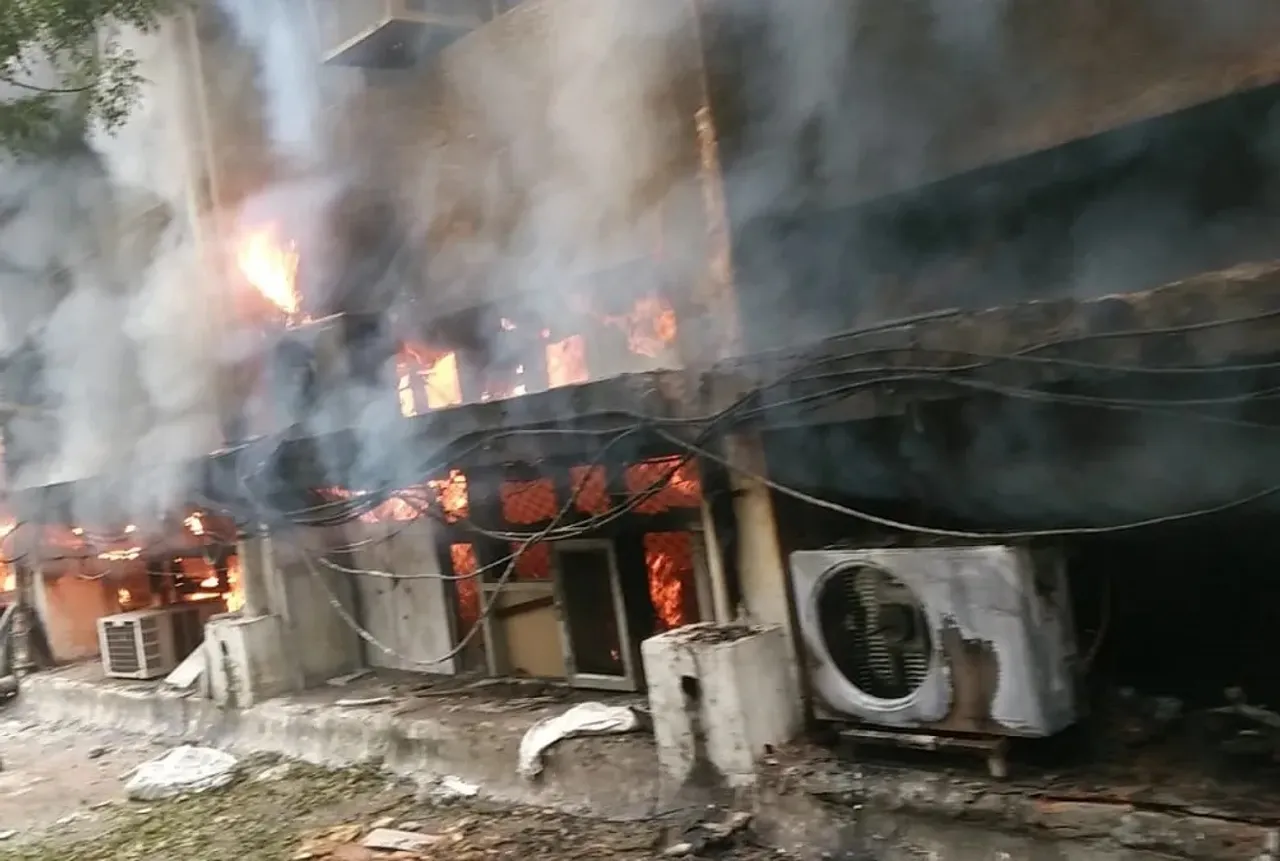 Fire breaks out at hardware shop in Thane, no casualties were reported