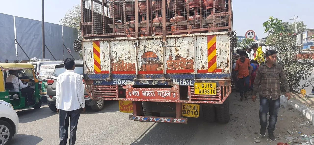 Bike rider died after after collision with a cylinder laden tempo near Soma Talav in Vadodara