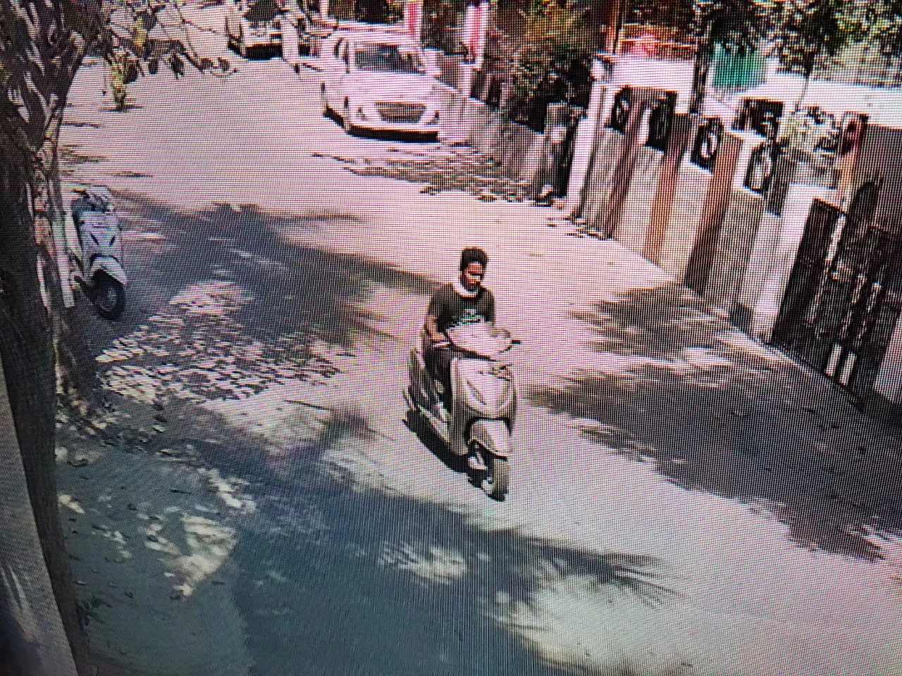 Activa rider snatched the chain from a girl returning back from work
