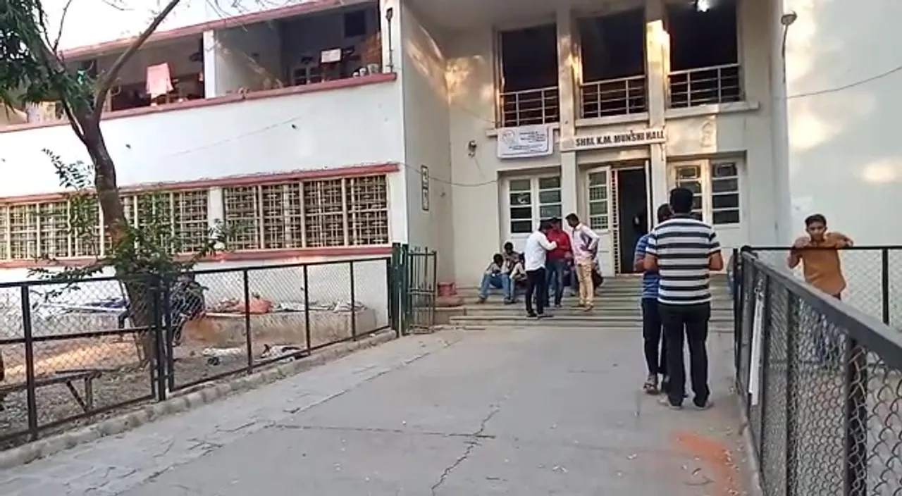 Vadodara MSU vigilance team caught two students with liquor bottles from  K.M. hall
