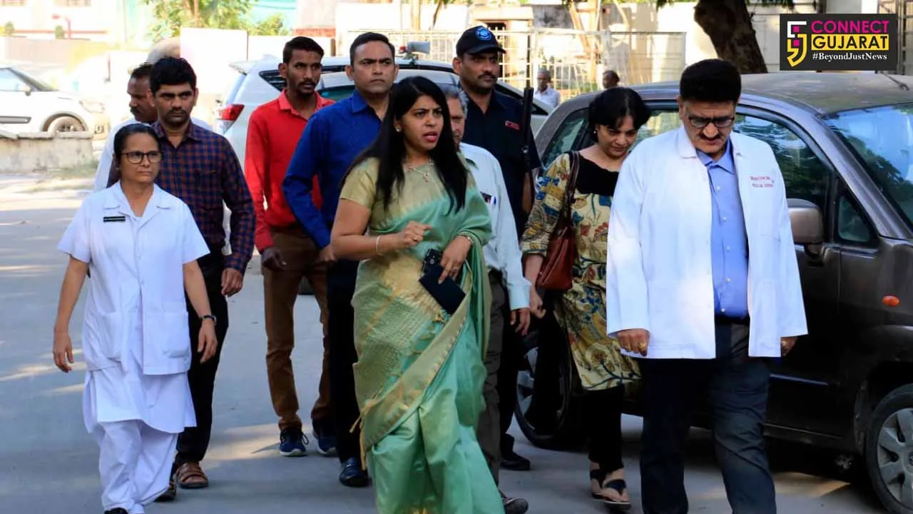 Vadodara collector Shalini Agrawal visited Corona Isolation ward inside SSG hospital