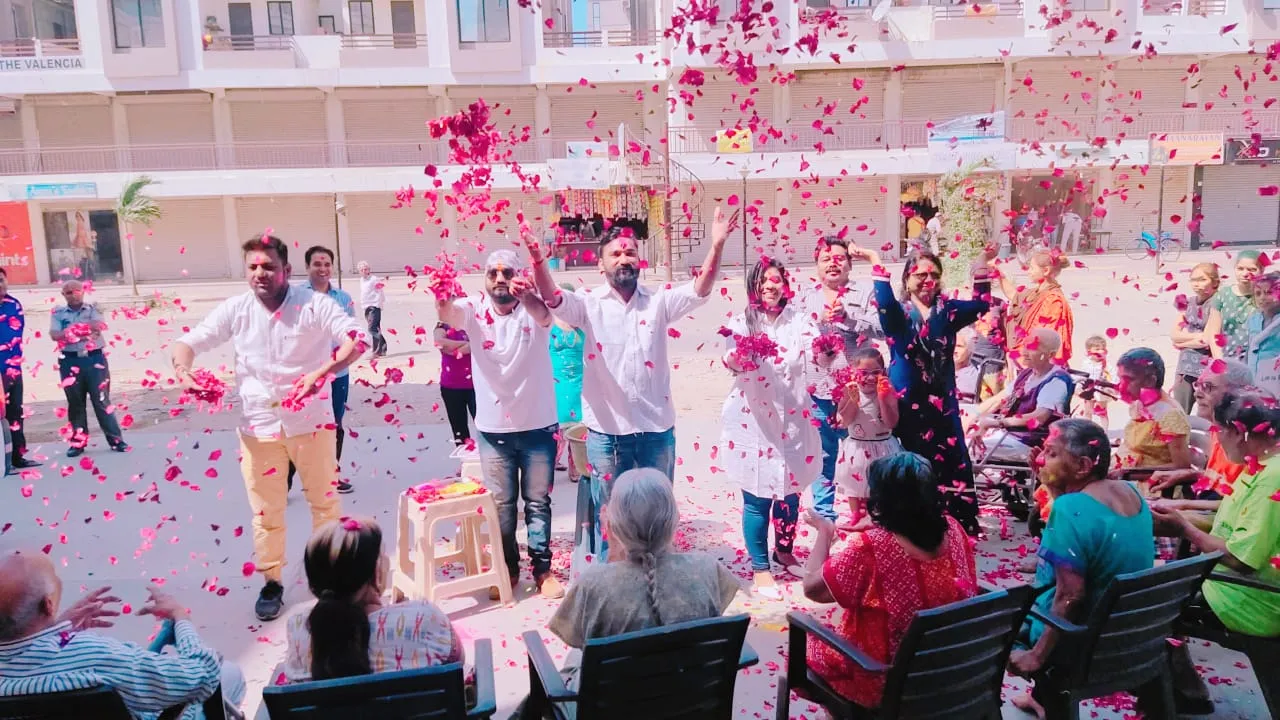 Vadodara : Dhuleti celebrations with senior citizens