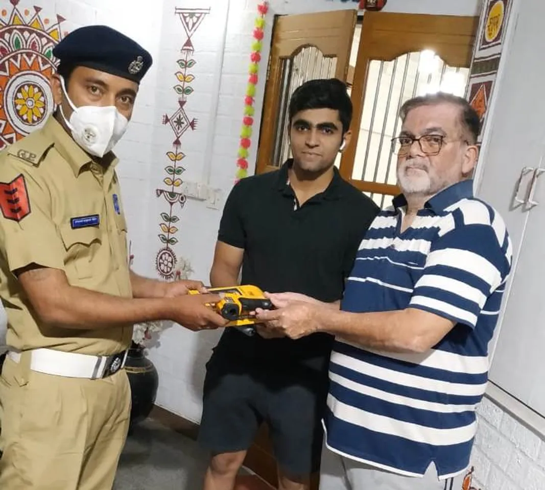 Thermal temperature gun donated to Vadodara traffic police