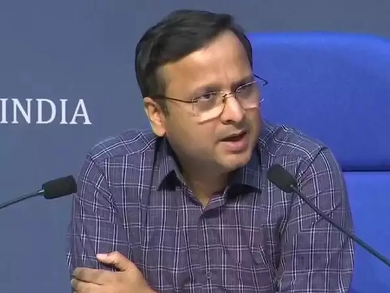 Govt says Covid-19 still in local transmission in India
