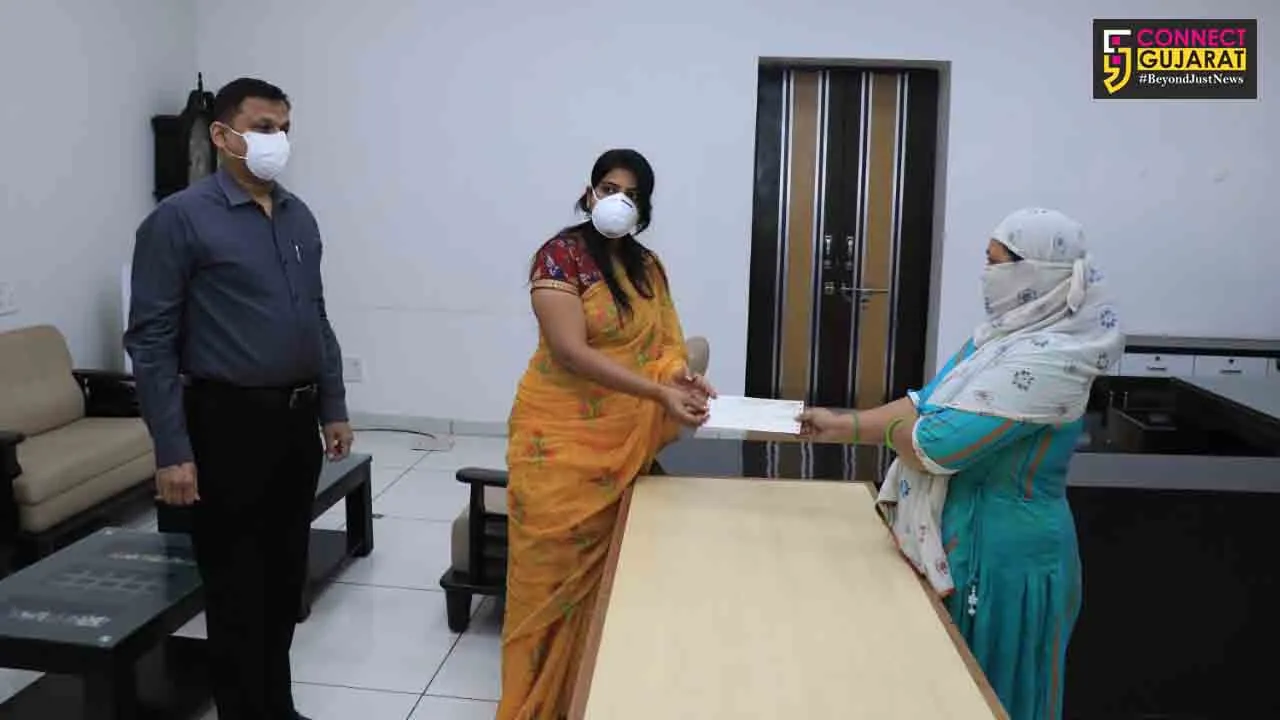 Assistance to the family of policeman died during election duty by the Election Commission