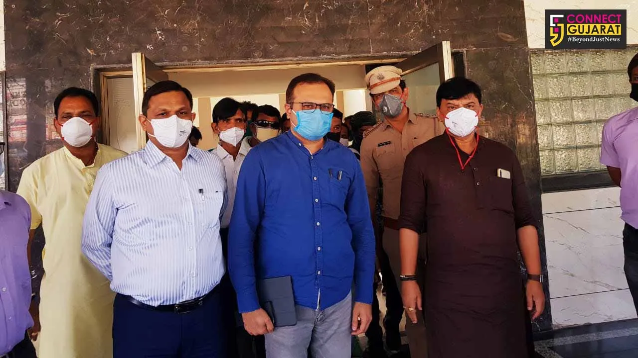 OSD Dr. Vinod Rao visited Dabhoi to review COVID preparedness