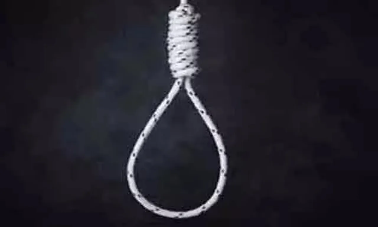A 28 years old employee working in a private company in Savli hanged himself