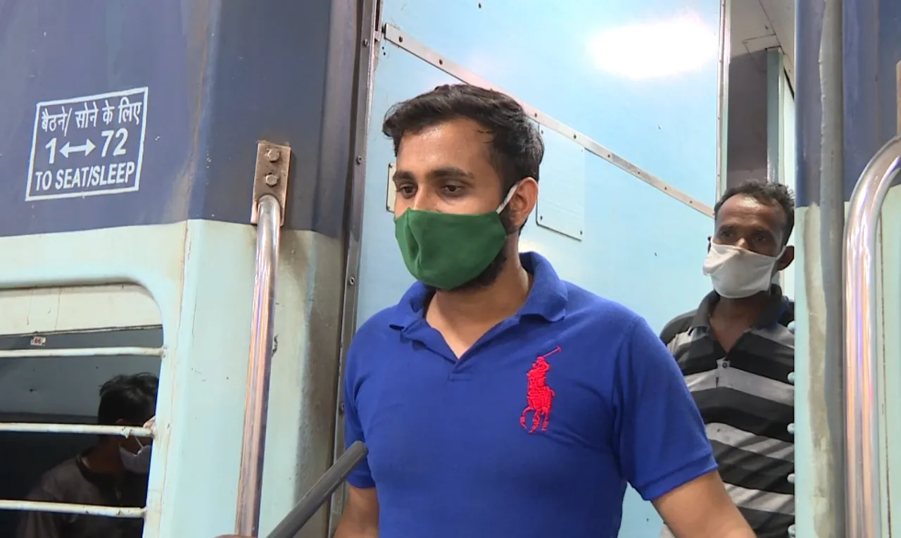 MBA student studying in Vadodara board the train to UP