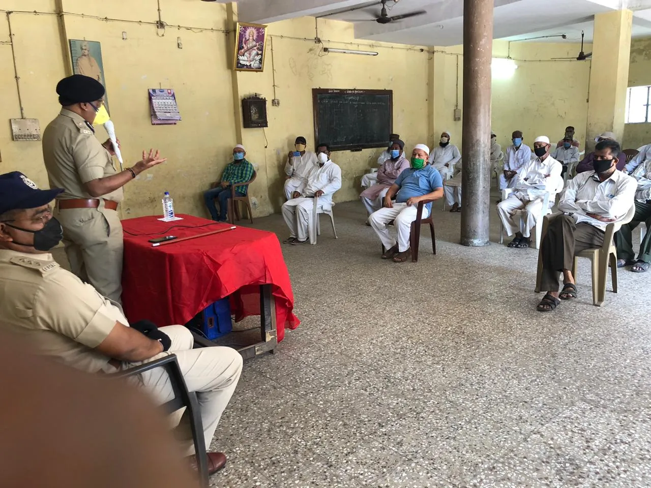 Vadodara police requesting people to follow lockdown rules during upcoming Eid festival