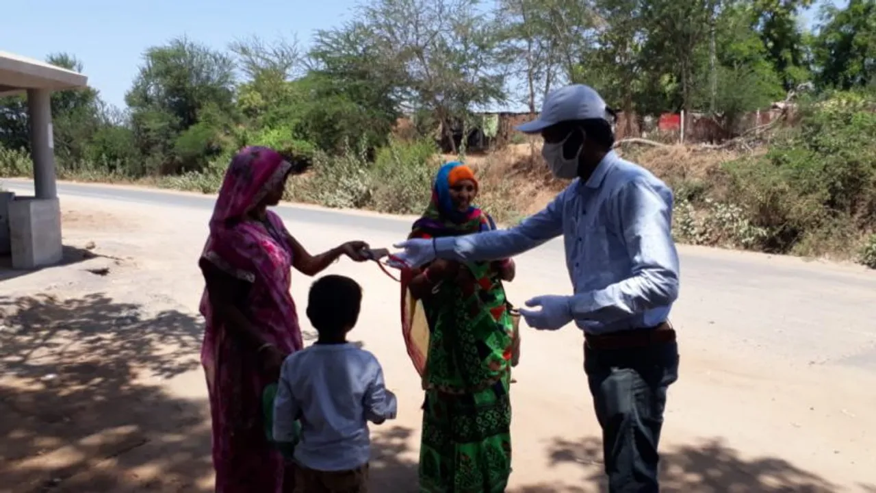 NSS volunteers of MSU distributed masks to needy
