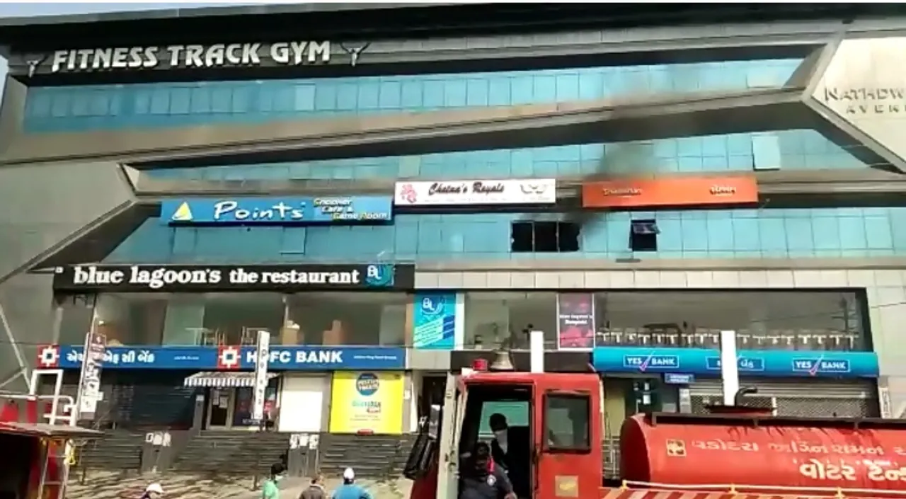 Sudden fire spread inside game parlour in Vadodara