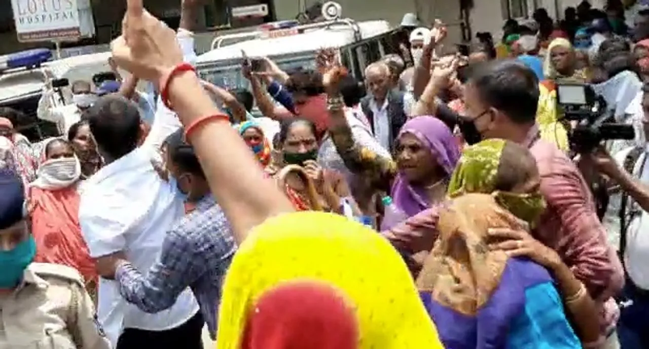 Displaced Sanjanagar slum residents continued their agitation