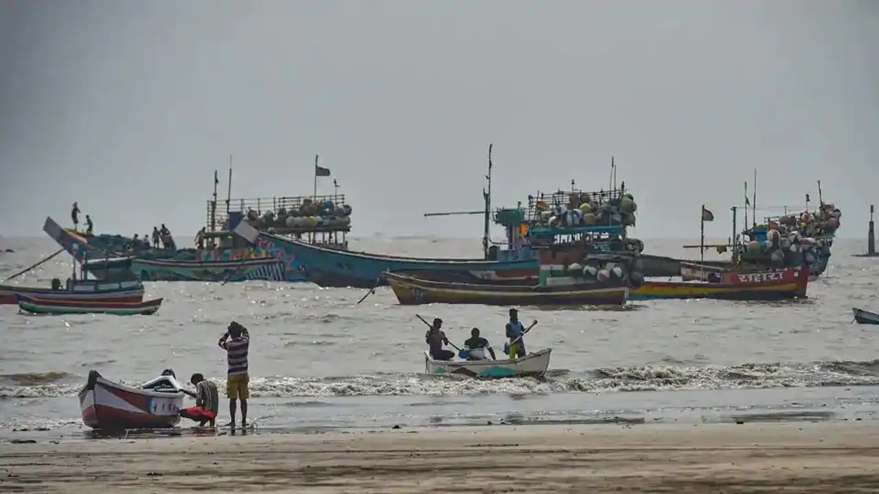 Nisarga to make landfall between 1pm-4pm near Mumbai