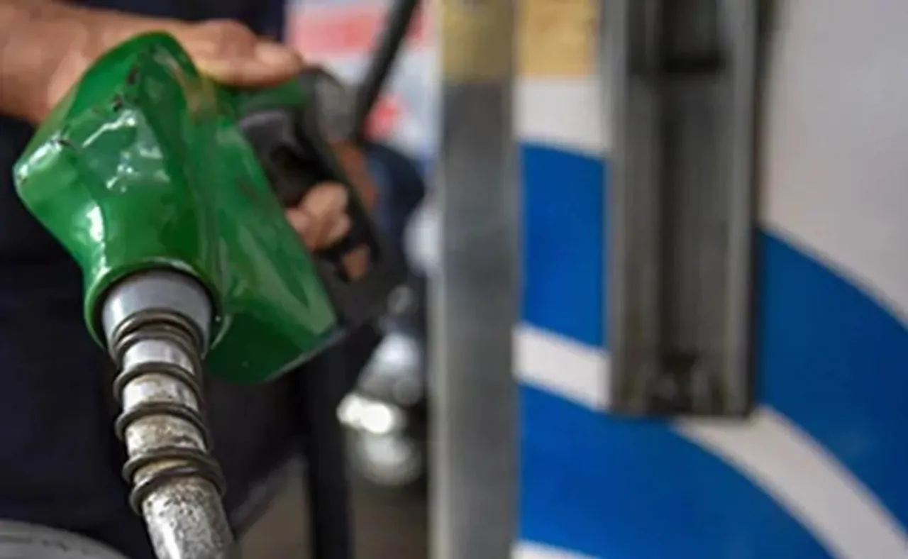 Petrol, Diesel prices rise for 20th day, cross Rs 80 in Delhi