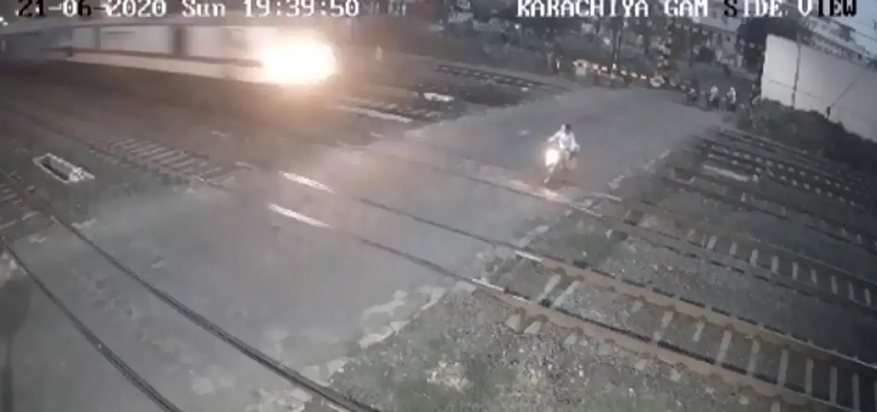 Bike rider tresspassed the closed gate knocked down by speeding train in Vadodara division