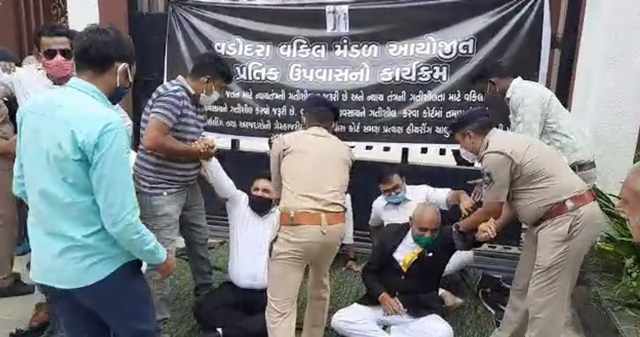 Vadodara lawyers demand courts to start again