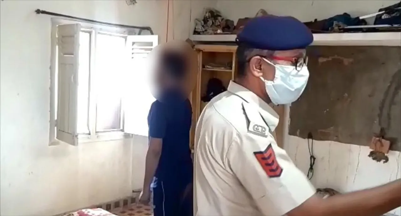 Man from Ahmedabad hanged himself for unknown reasons in Vadodara