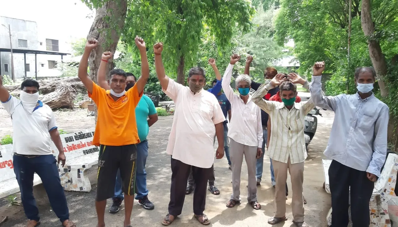 Employees performing last rites of Covid patients in Vadodara demand insurance cover