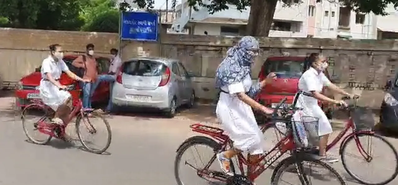 Vadodara school called students in the name of giving books