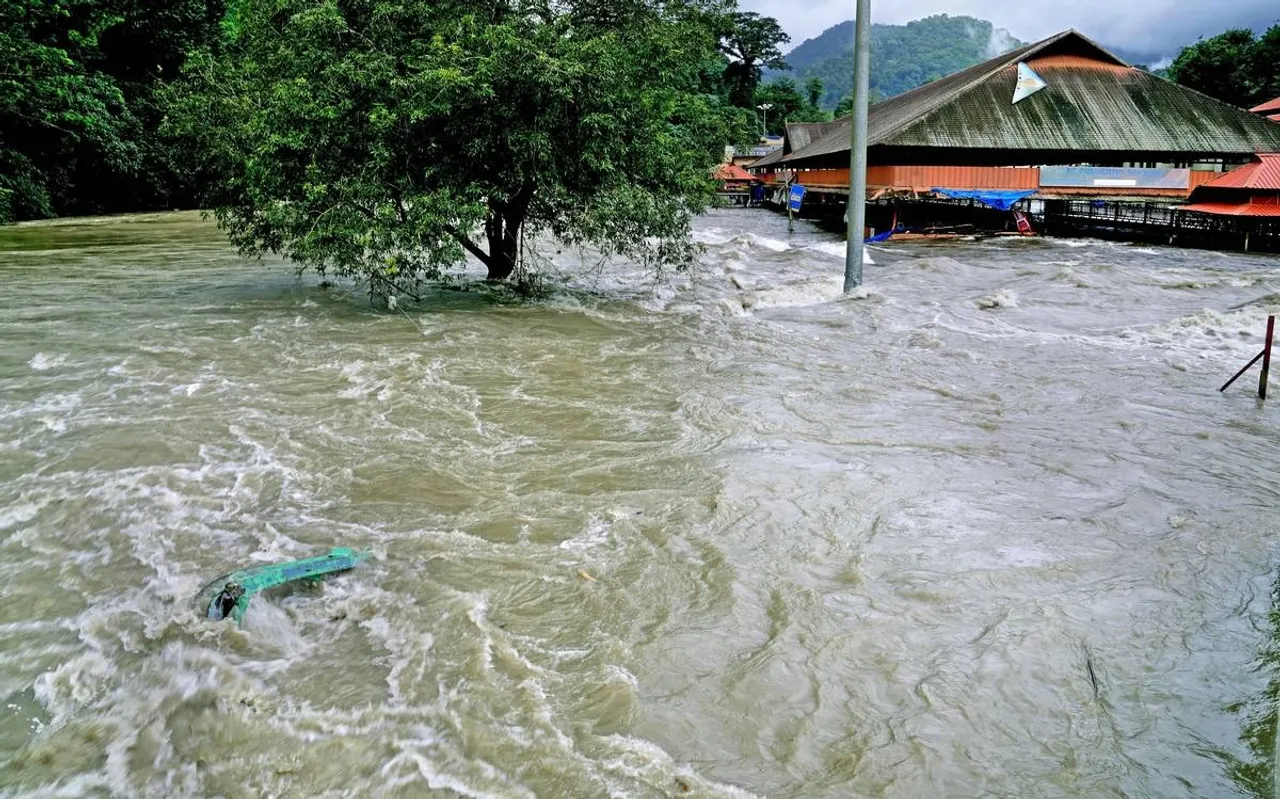 Red alert sounded for five districts as Kerala battles flood-like situation