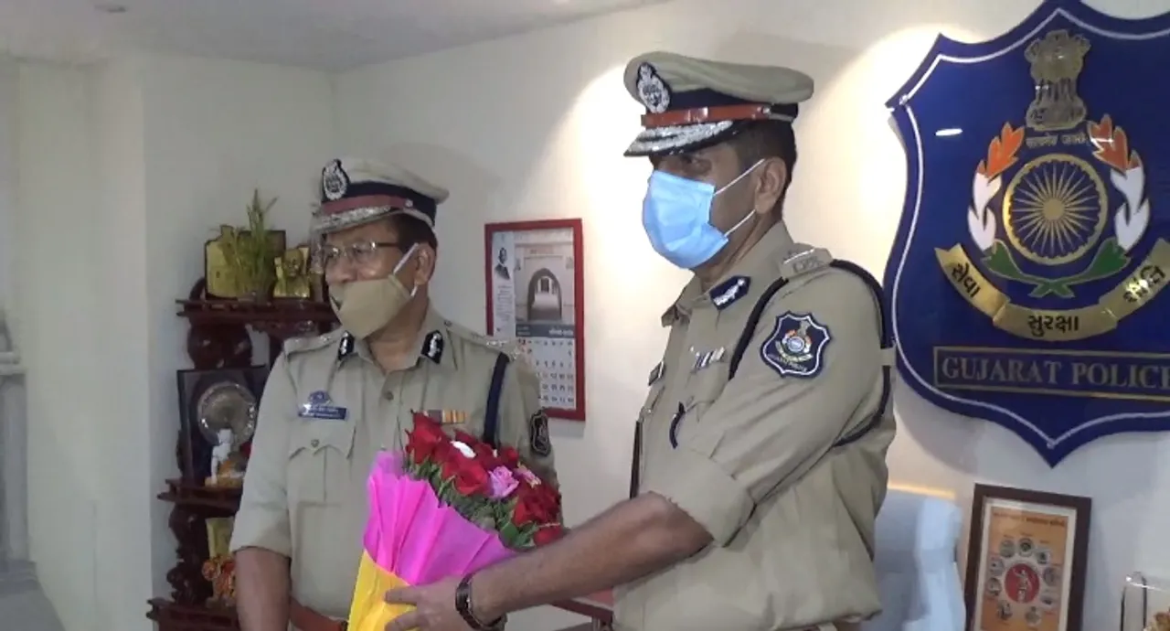 R.B. Brahmbhatt formally took charge as new police commissioner of Vadodara