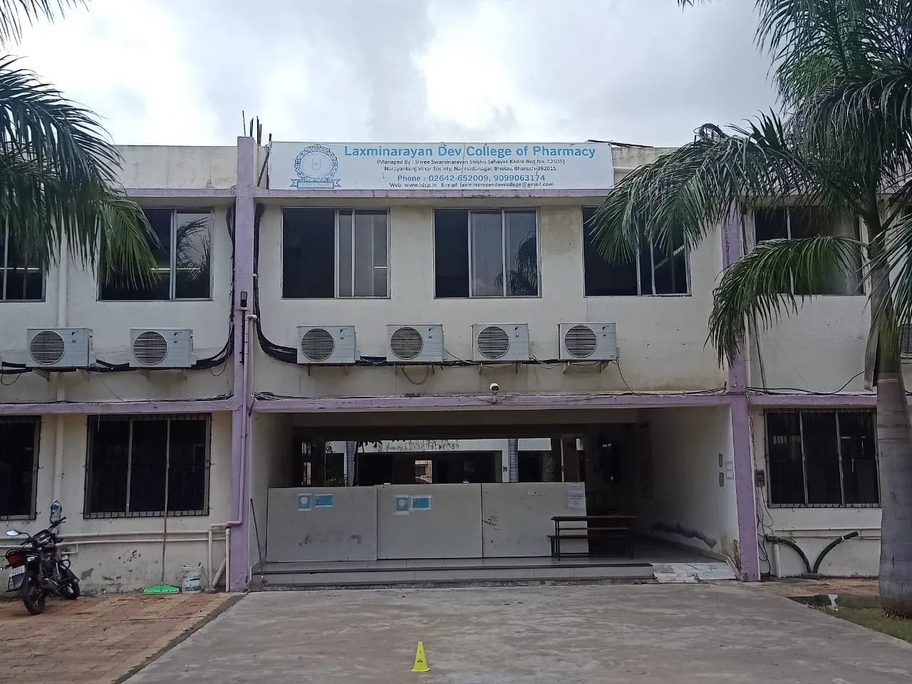 Laxminarayan Dev College of Pharmacy student gets prize for Covidadi Churna