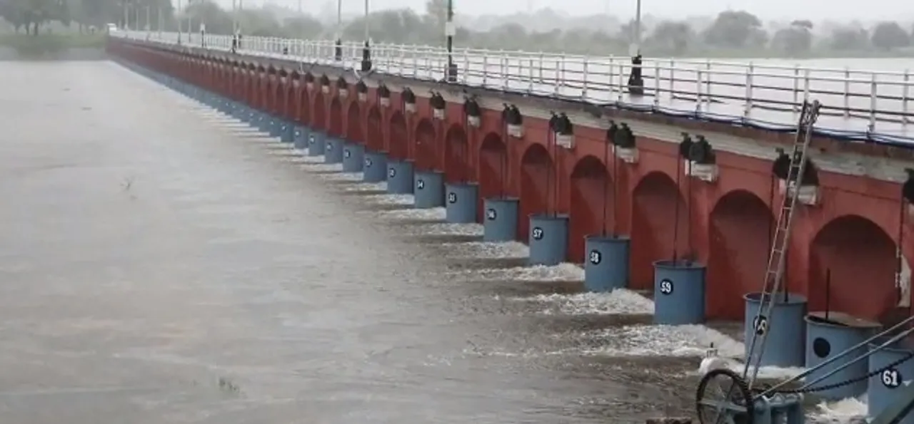 Youth jumped inside the Vishwamitri river on Saturday afternoon