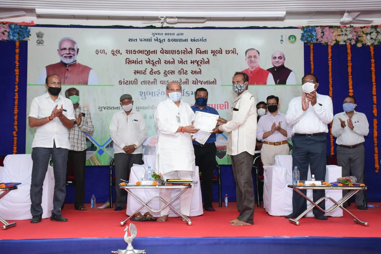 Narmada Development Minister Yogesh Patel started free distribution of umbrellas and assistance schemes for farmers