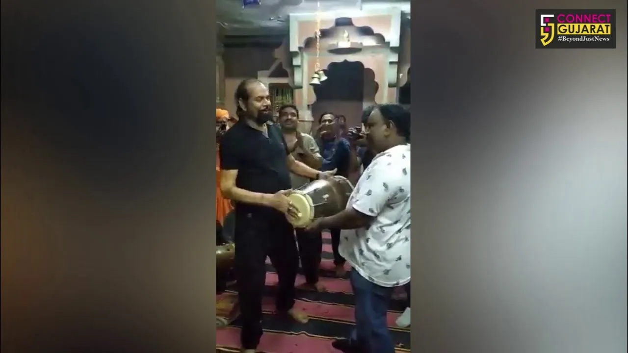 Waghodia MLA Madhu Shrivastav dance without mask in Bhajan Sandhya