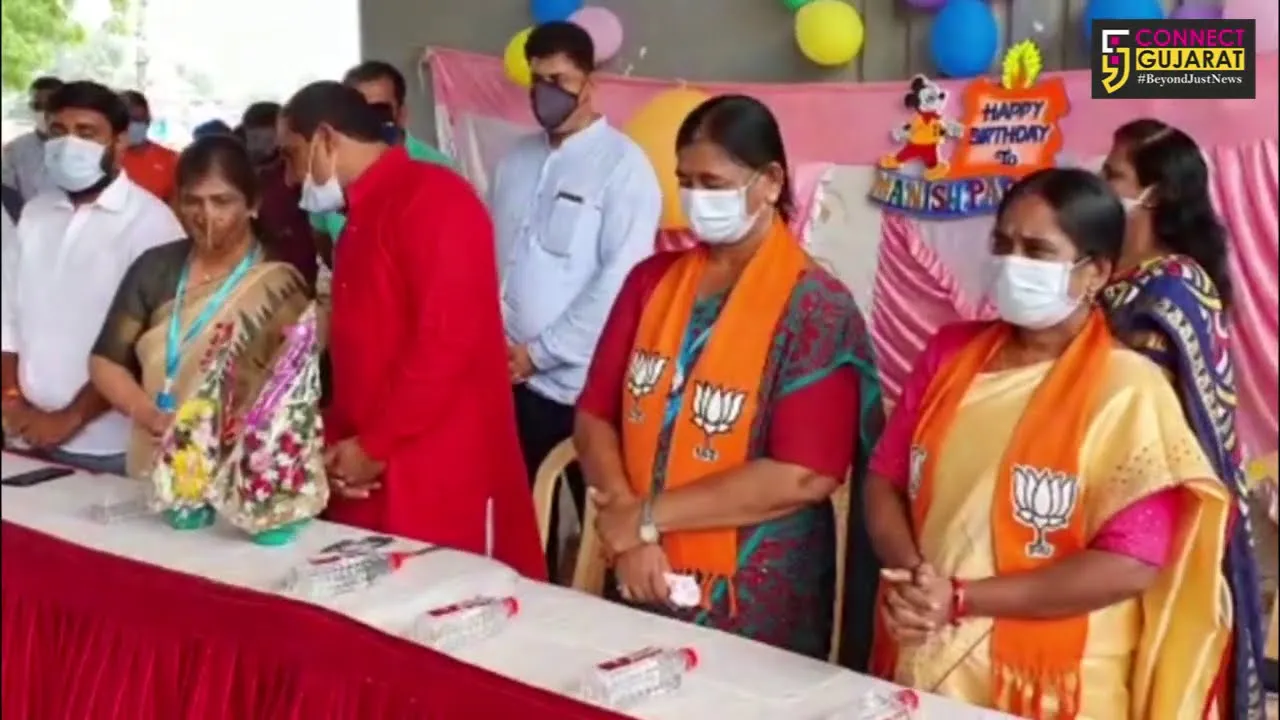 BJP Councillor in Vadodara openly violate social distancing rule during birthday celebration