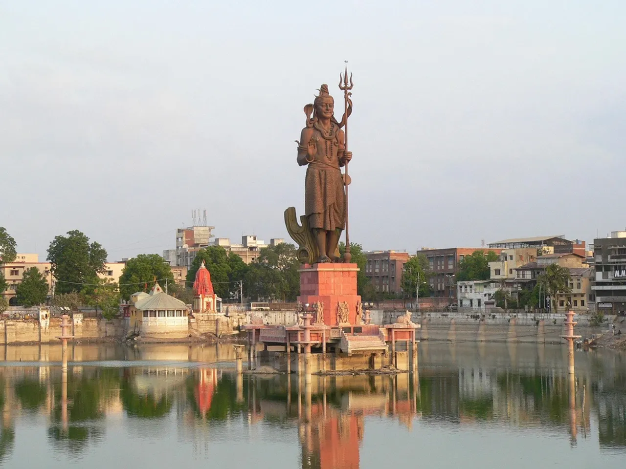 Godhra girl launches signature drive against rising rape cases in Vadodara