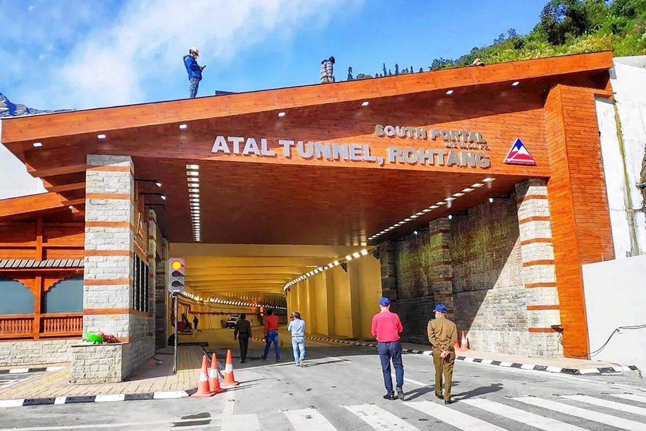 Three accidents in Atal Rohtang tunnel in 72 hours since inauguration