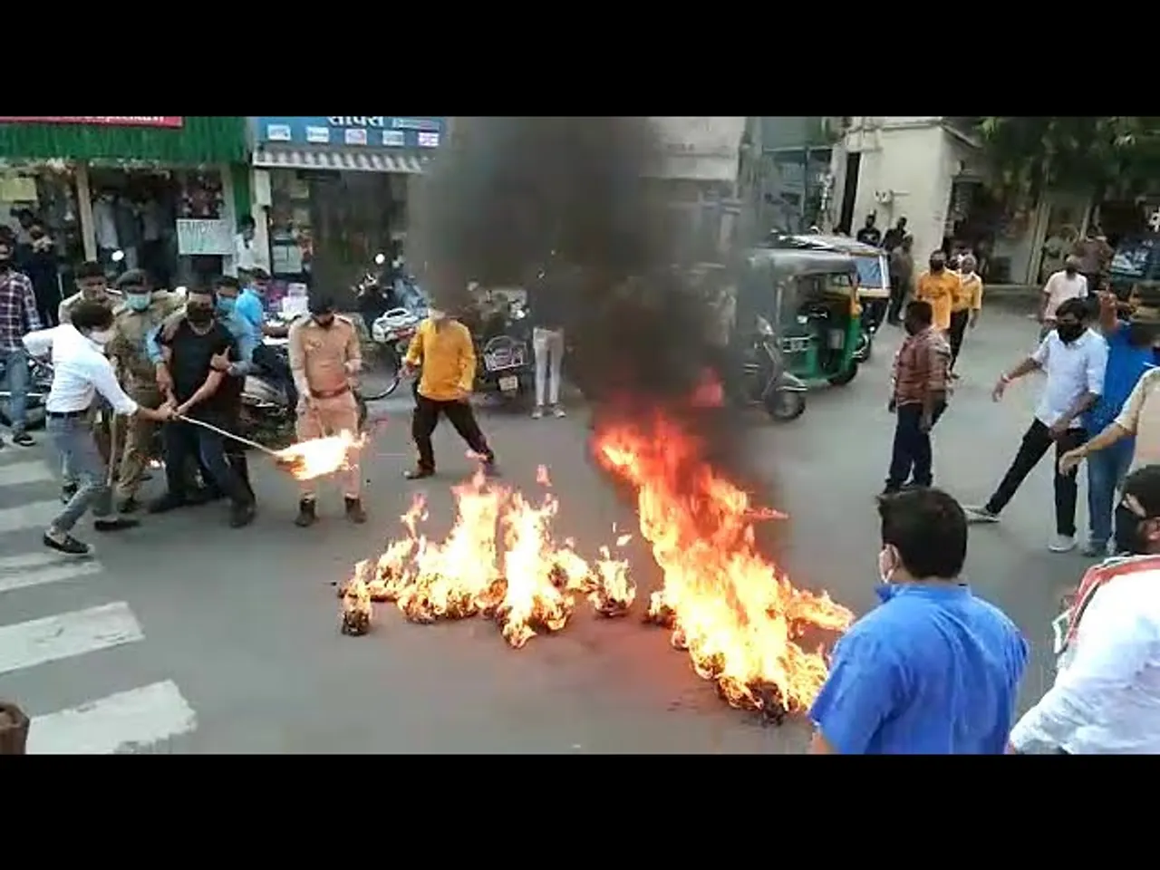 Congress protests in Vadodara over Rahul Gandhi’s arrest in Uttar Pradesh