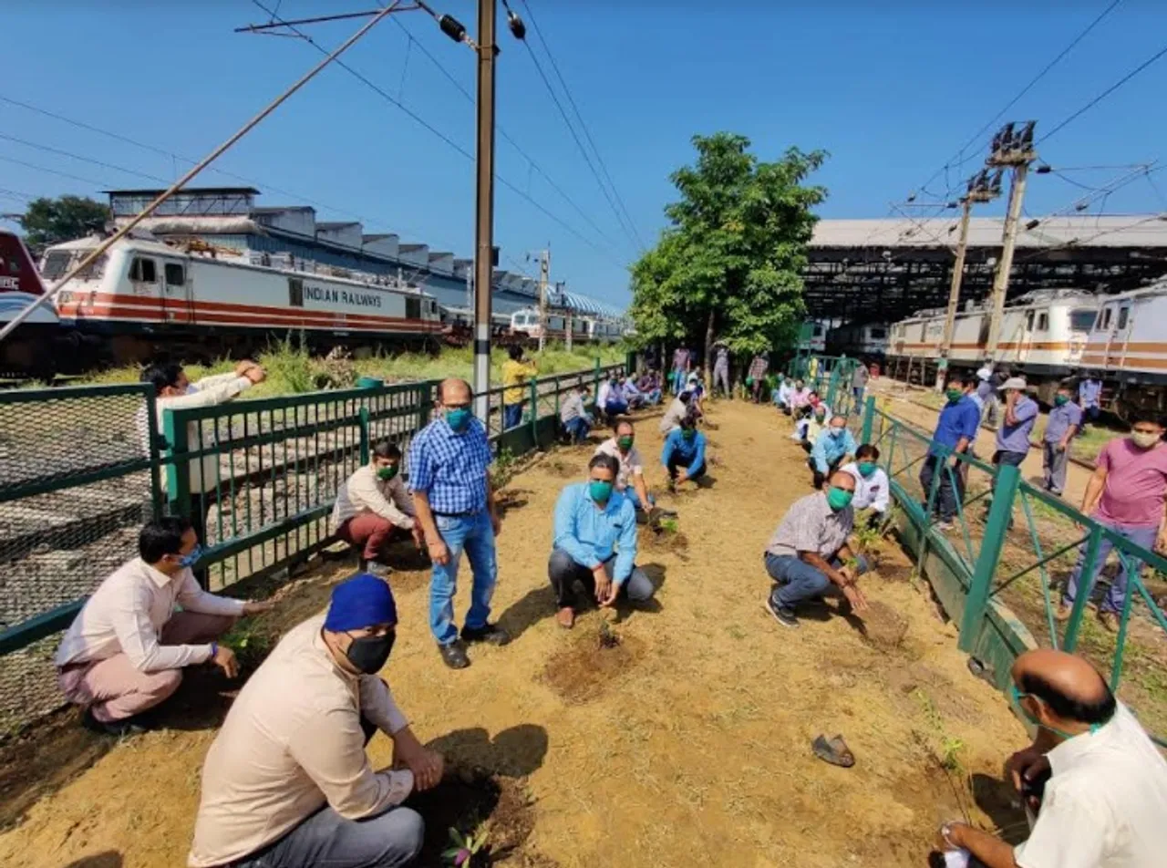 Various programs organized in Vadodara division on the 70th Foundation Day of Western Railway