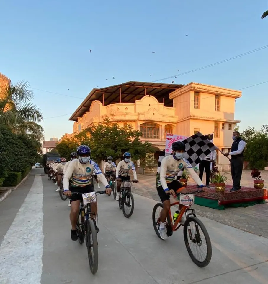 Konark cycling expedition 1971 enters third leg