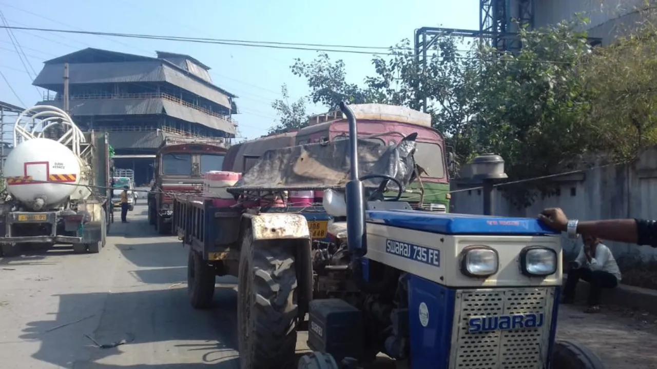 One youth seriously injured after rotten 66000 kv closed line fell on him at Nadesari
