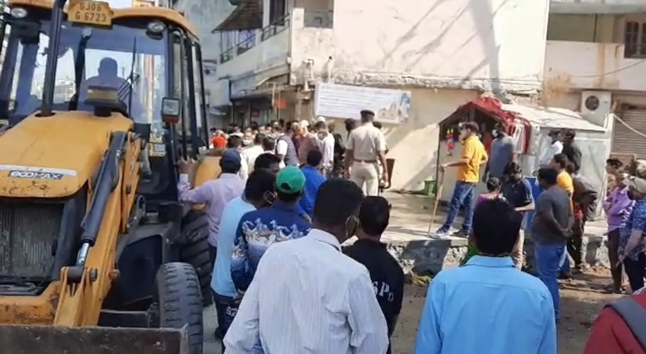 Locals protest over demolition of Ganpati temple in Vadodara