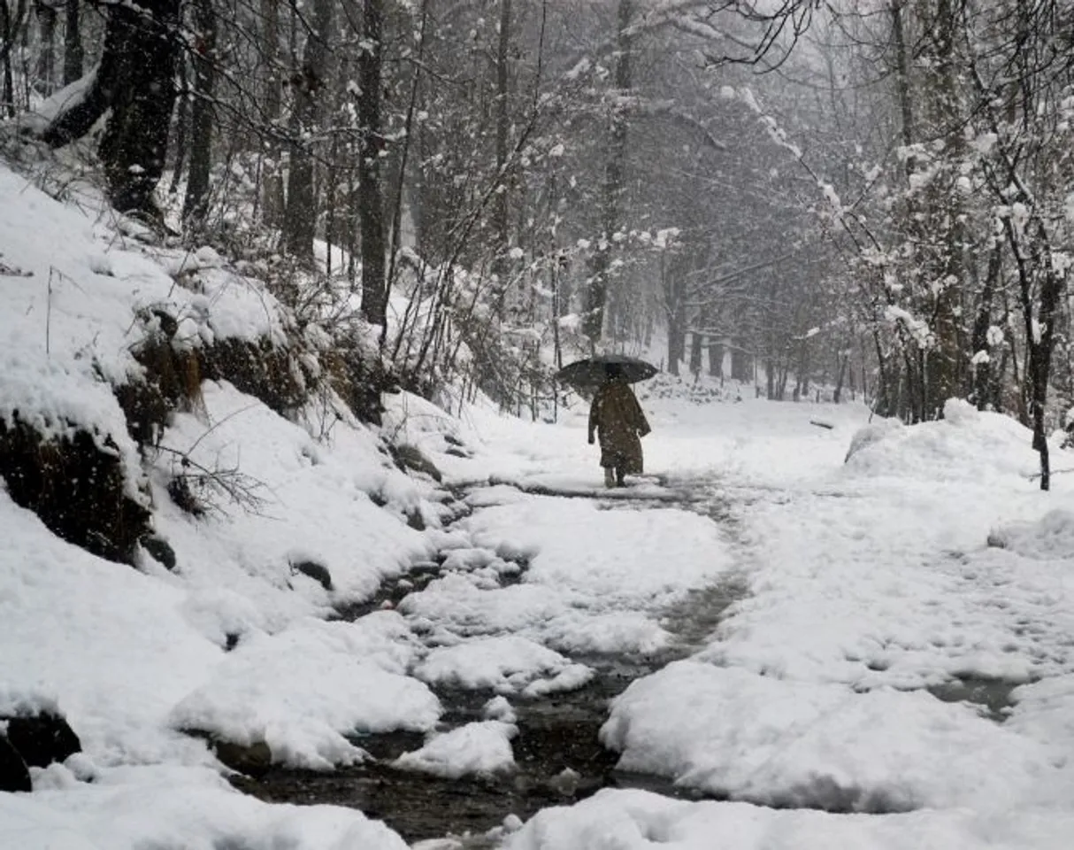 Intense winter begins in Jammu & Kashmir with sub-zero temperatures