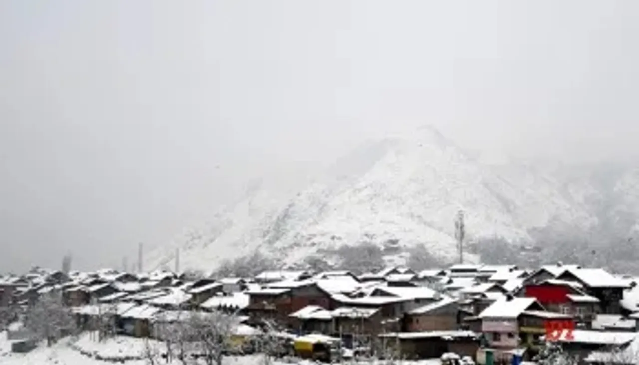 Frost and fog affect normal life in J&K