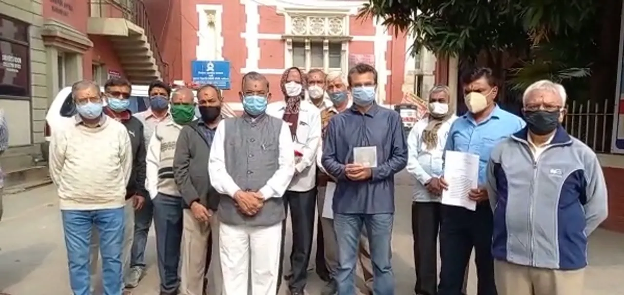 Swaminarayan followers gives memorandum to collector over misconduct with saints