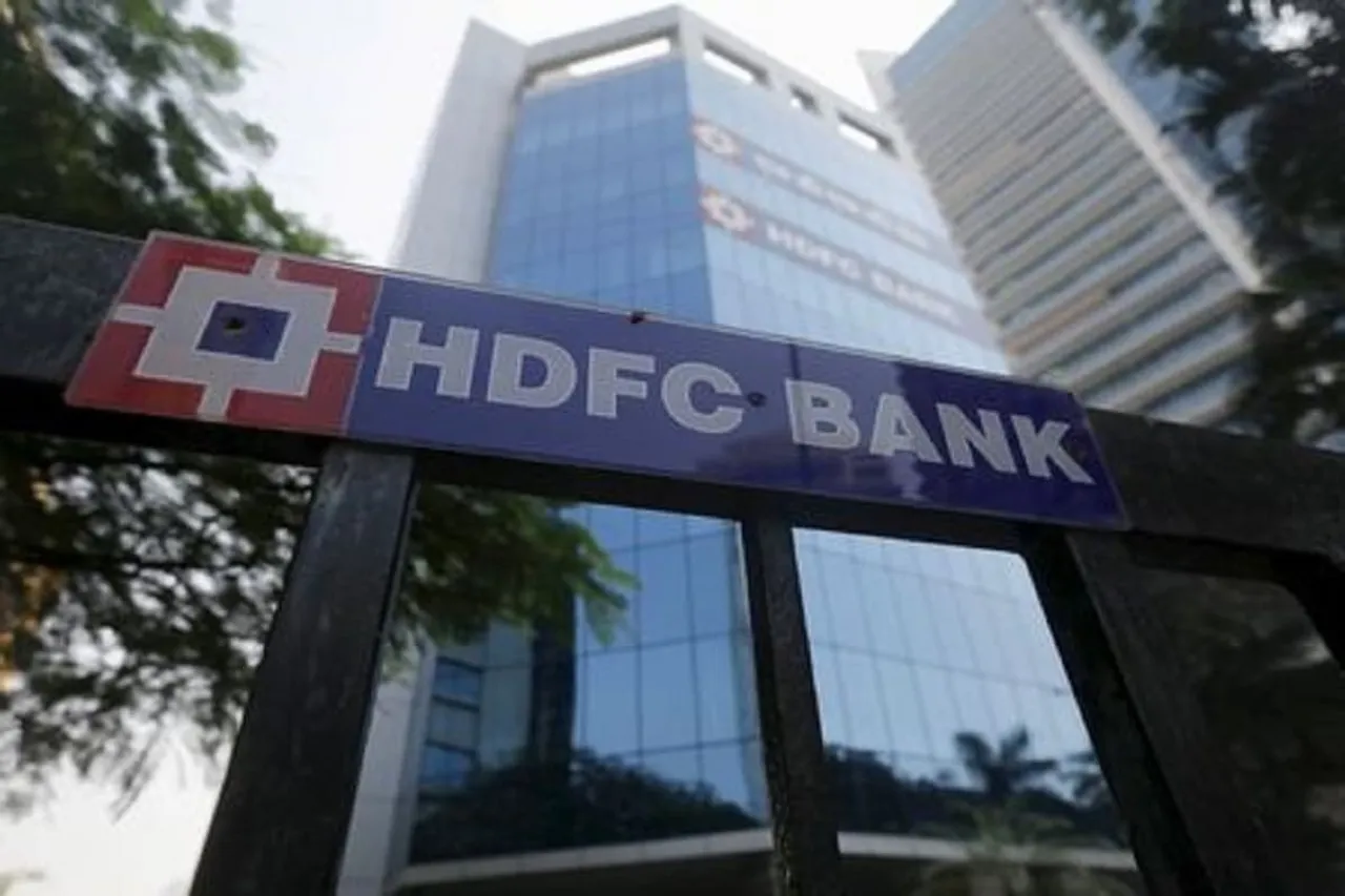 HDFC Bank penalises its executive for inadvertently selling shares