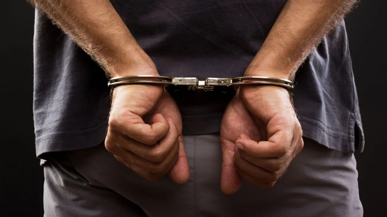 Vadodara Warasia police arrest two conman for cheating
