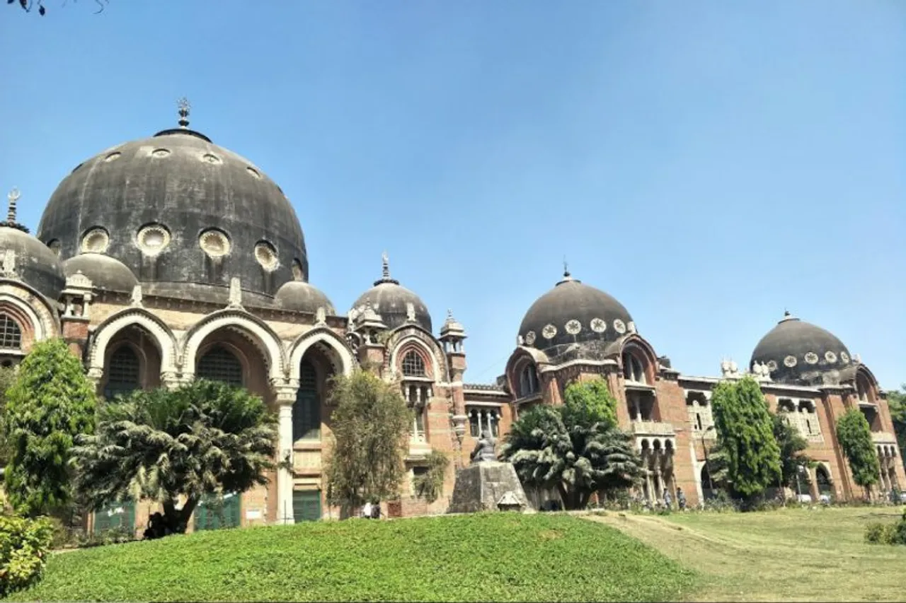 Fight between student unions in MSU Baroda over the issue of paying homage to the martyrs