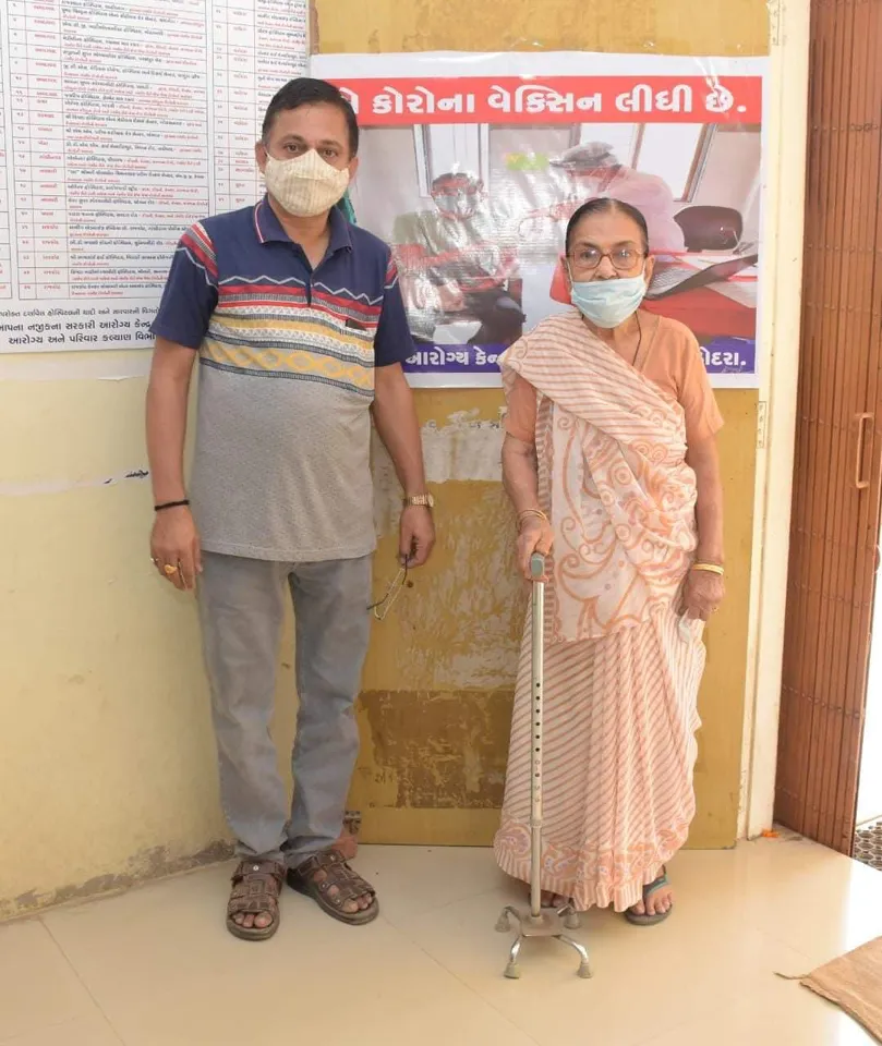 Mother and son took corona vaccine together at Kelanpur PHC