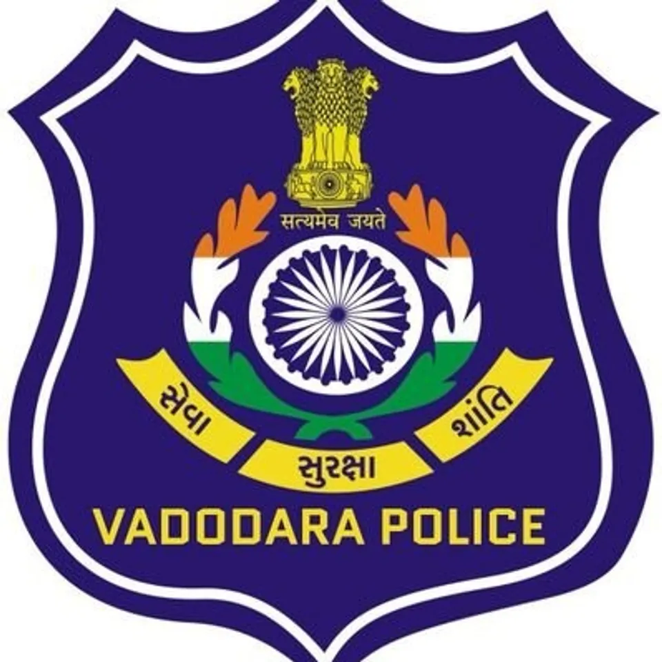 Vadodara city police spread awareness in people for strictly follow government guidelines to fight corona