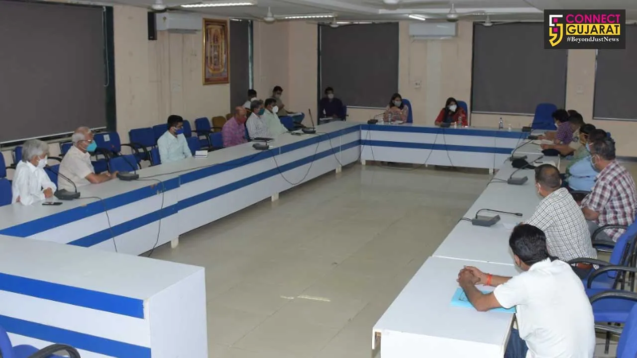 Vadodara District Collector visits Dabhoi and plan to double the number of covid beds in hospitals