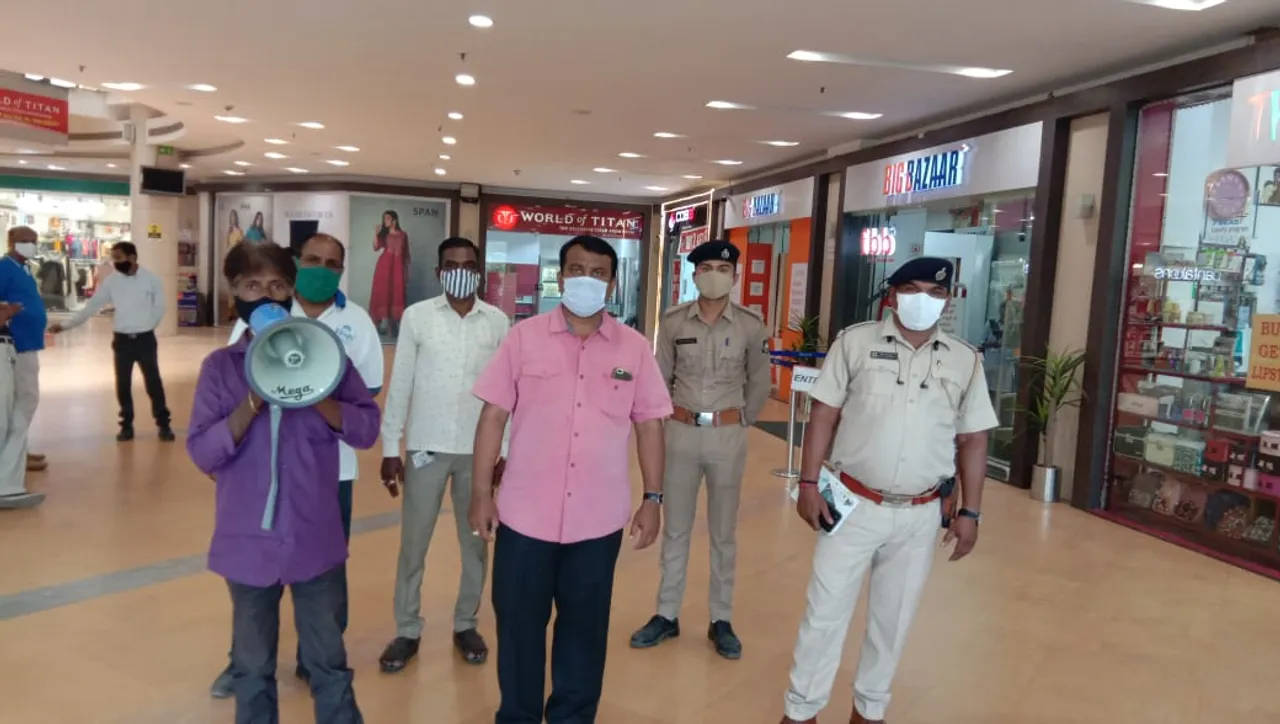 36 joint teams of VMSS and police started public awareness activities in public places including wearing masks